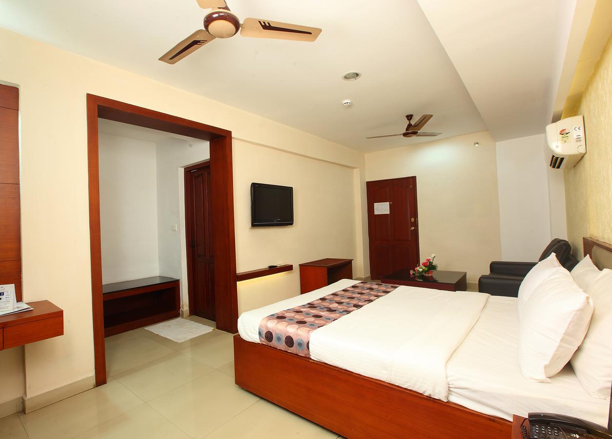 Trichur Towers Thrissur Esterno foto