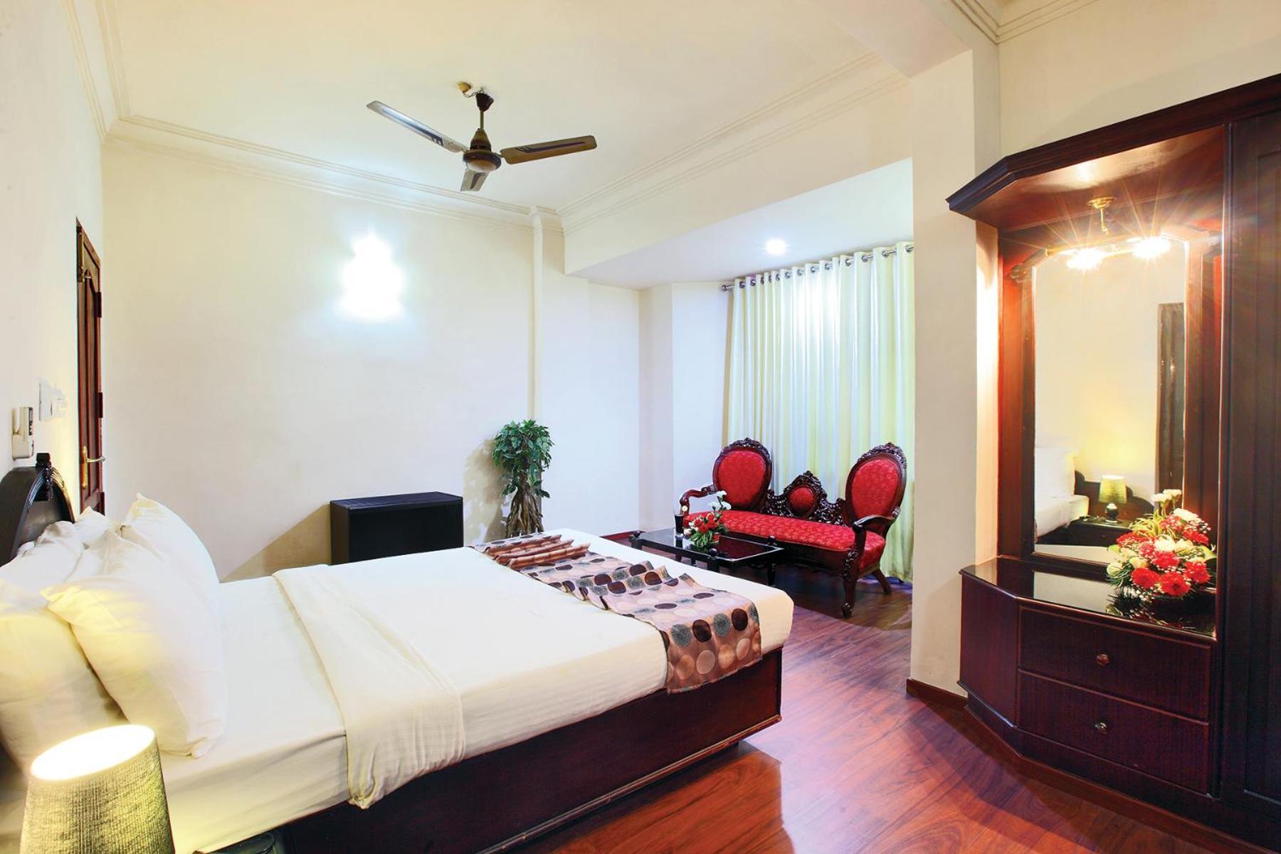 Trichur Towers Thrissur Esterno foto