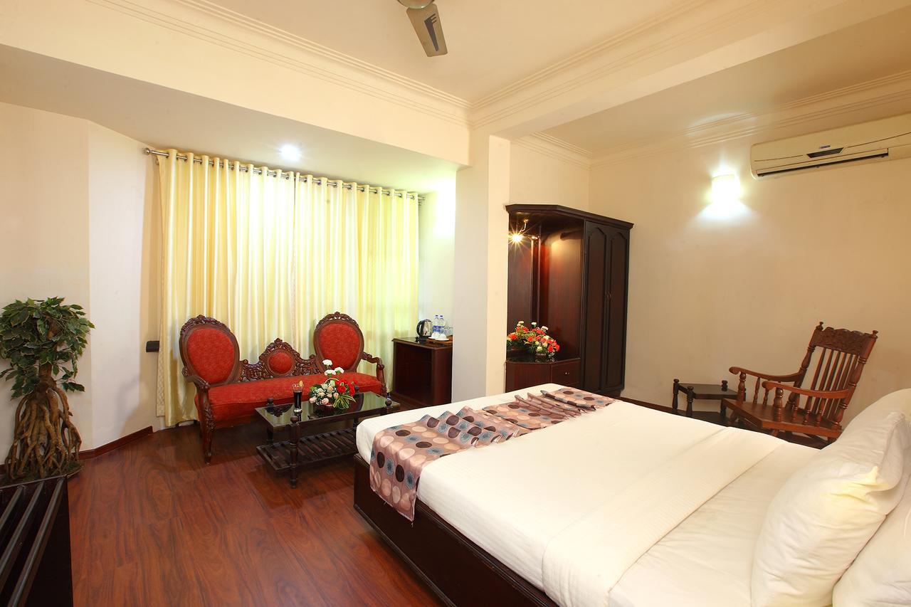 Trichur Towers Thrissur Esterno foto