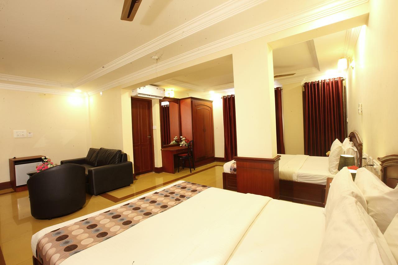 Trichur Towers Thrissur Esterno foto