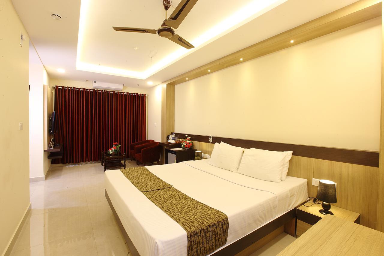 Trichur Towers Thrissur Esterno foto