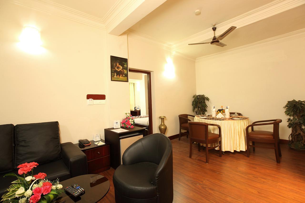 Trichur Towers Thrissur Esterno foto