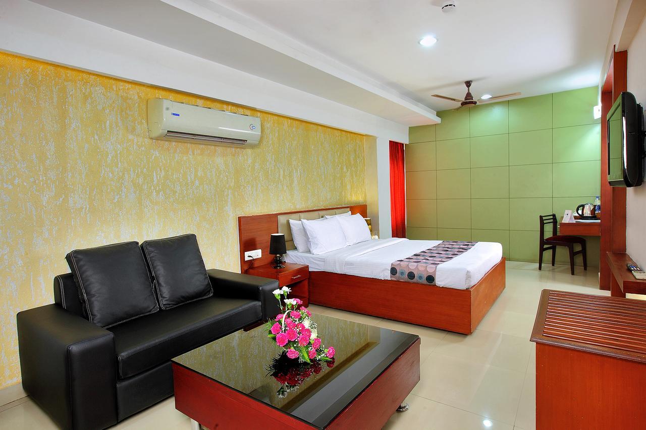 Trichur Towers Thrissur Esterno foto