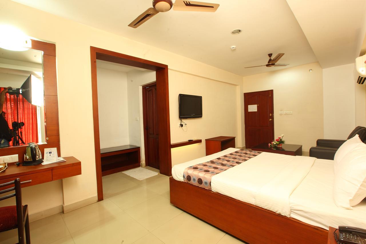 Trichur Towers Thrissur Esterno foto