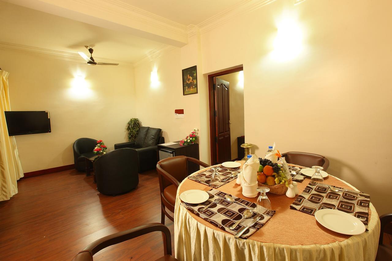 Trichur Towers Thrissur Esterno foto
